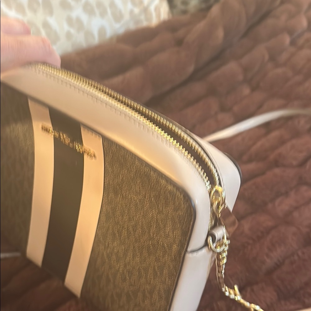 Michael Kors Black and White Messenger Bag Sleek Design - Picture 2 of 6